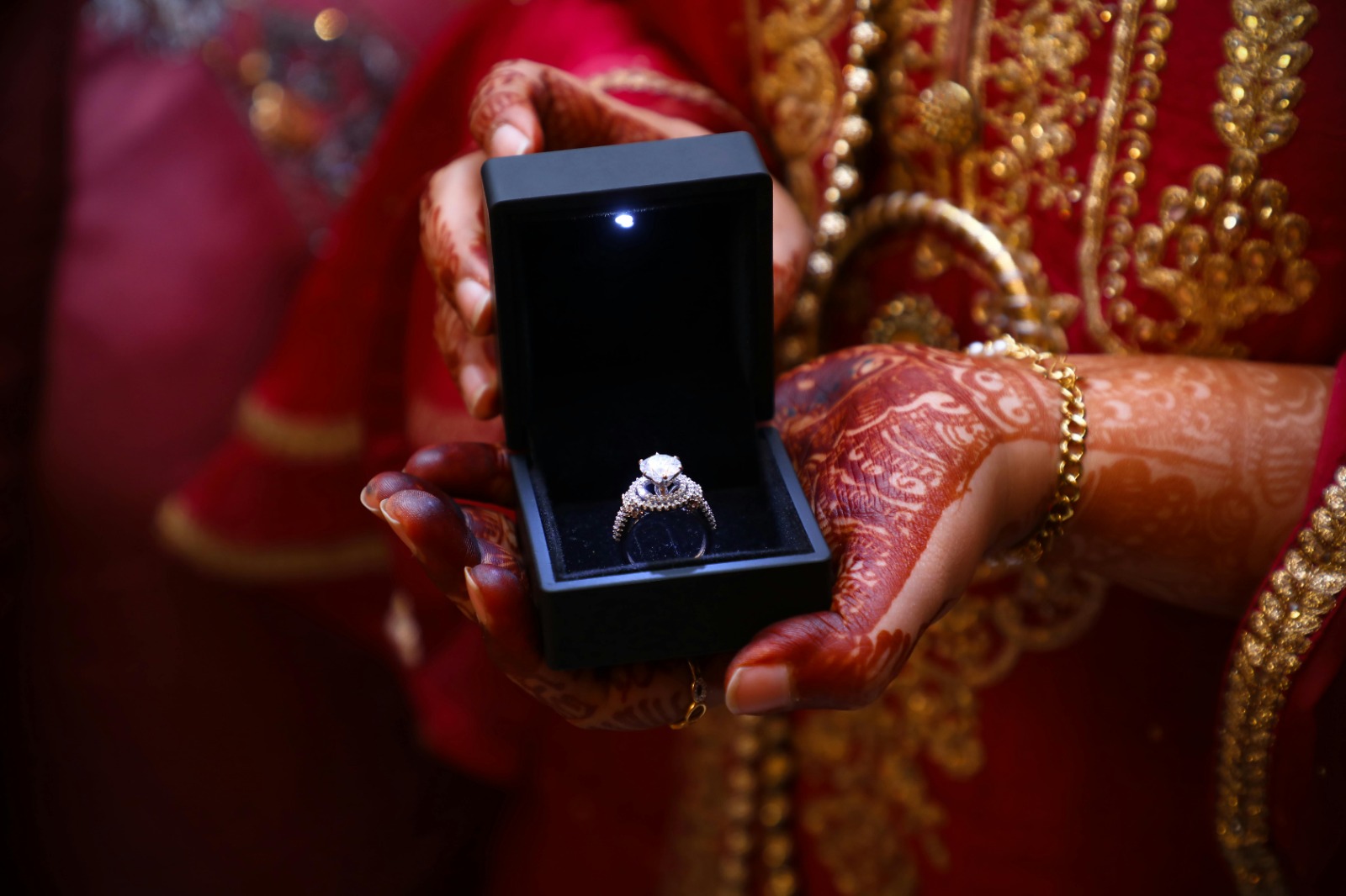 London Diamond Online – Engagement Ring For Women – Stunning Designs in Gold and Real Diamonds